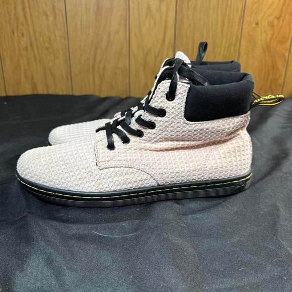Light pink Dr. Martens boots‎ with black laces Size 10 Womens